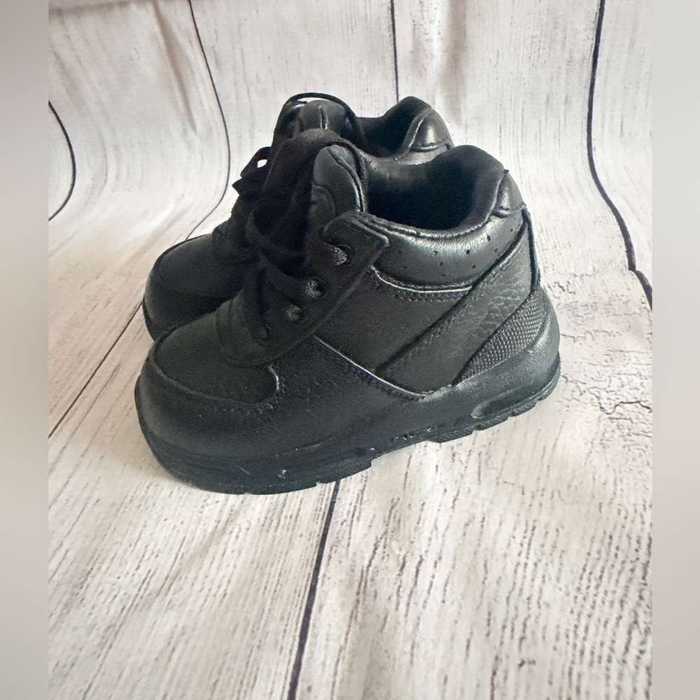 Nike Air Max Gordon Boots Toddler Boys.💙(Like NEW gently worn) Size: 6c
